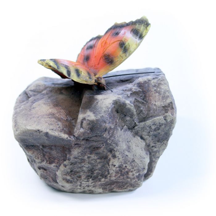 Schmetterling Auf Stein Deko Figur Roter Schmetterling Aus Kunstharz Fur Garten Und Haus Ca 10 Cm